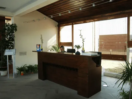 Ahşap Detaylı Özel Tasarım Resepsiyon Bankosu